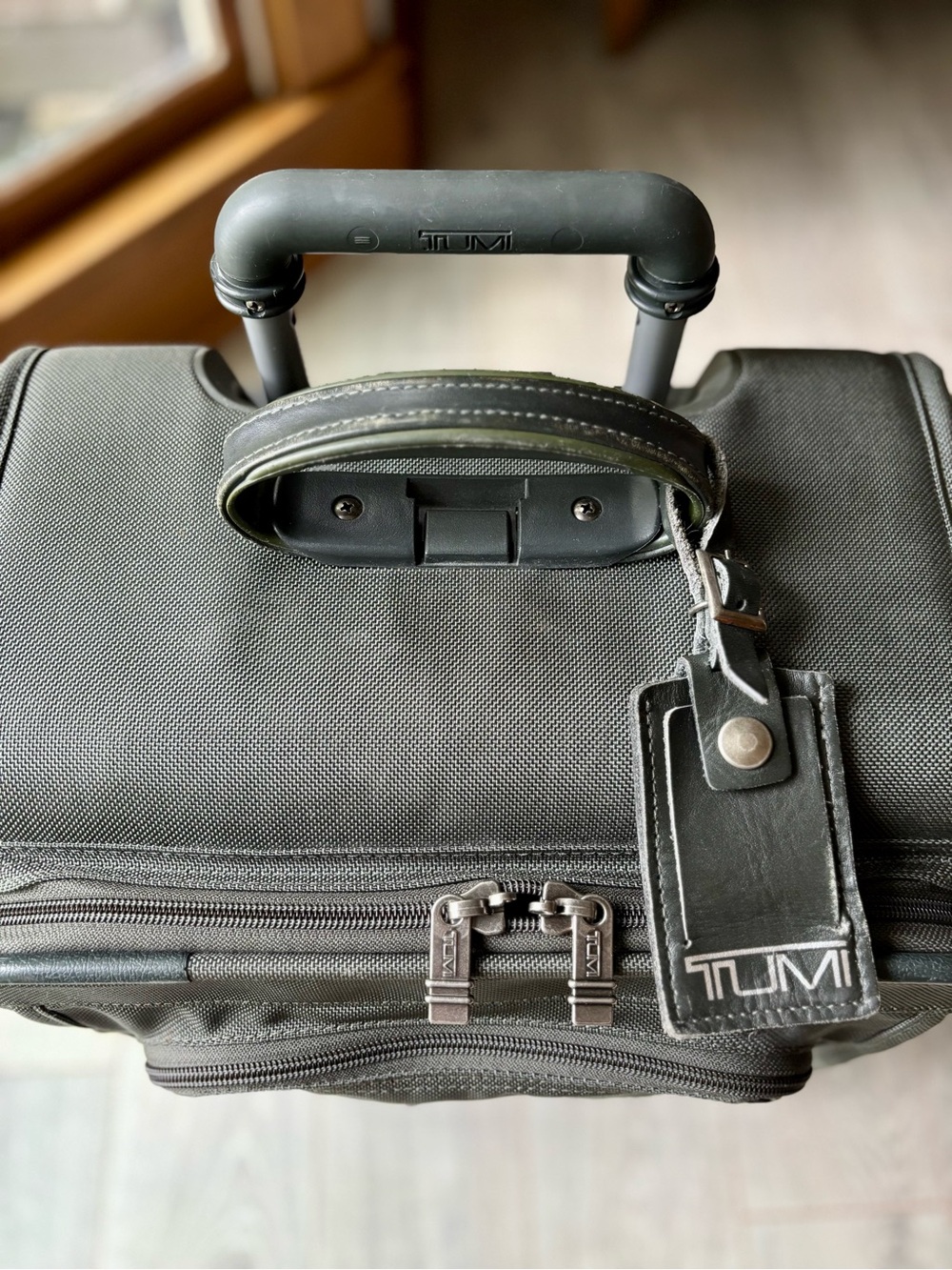 Tumi Alpha Olive Green Ballistic Nylon 2-Wheel Rolling Carry On Suitcase 22” - Picture 4 of 10